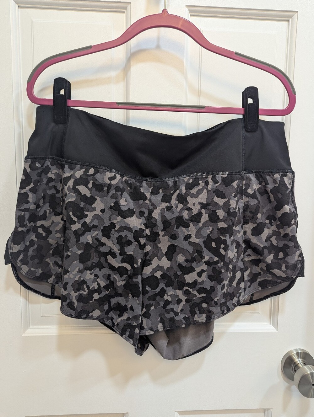 Athleta Black Gray Camo Running Shirts Size Large
